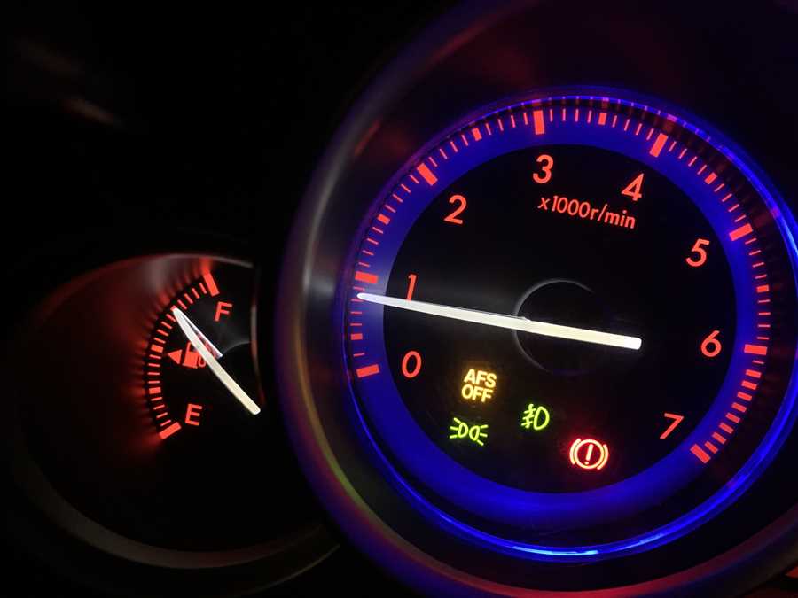 afs-off-mazda-tsx-5-migaet