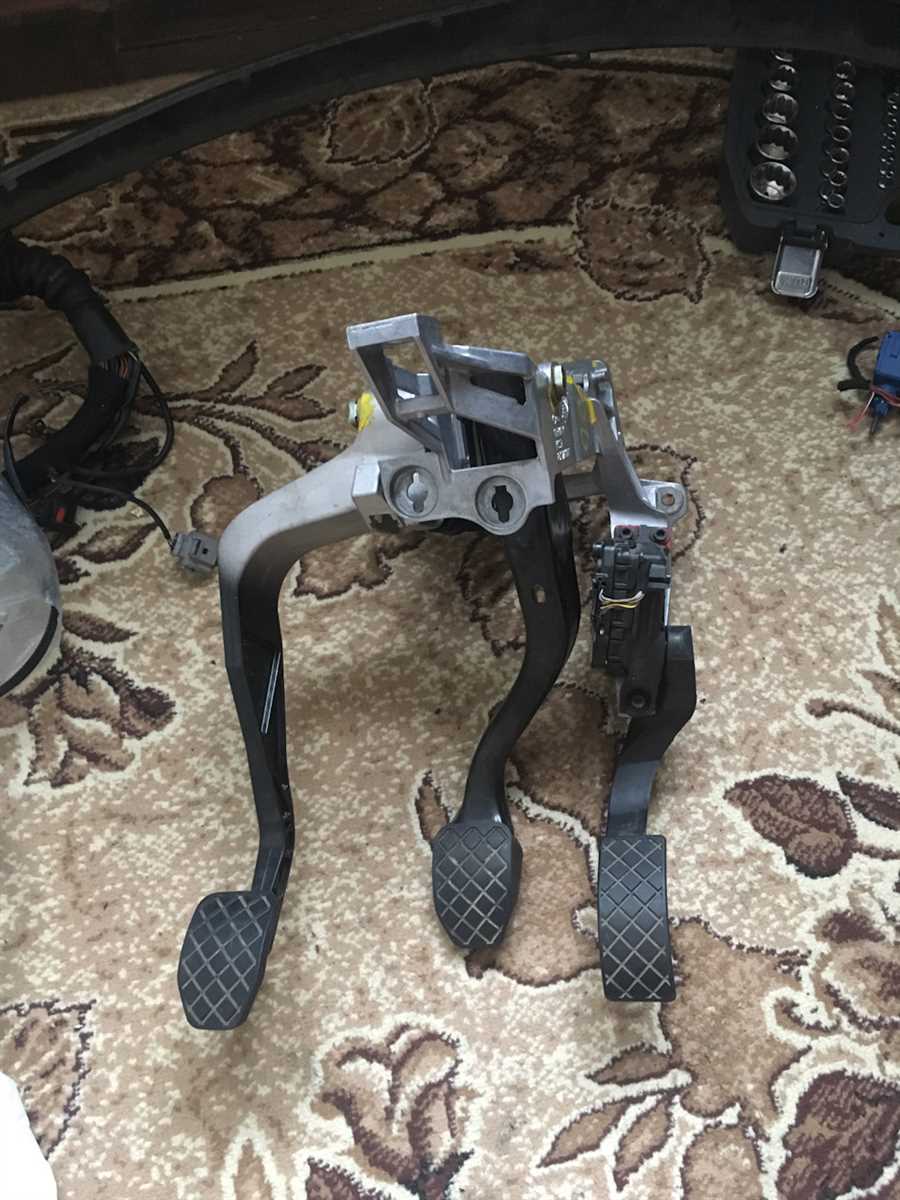 kak-snyat-pedal-gaza-na-passat-b5-4opt80ob