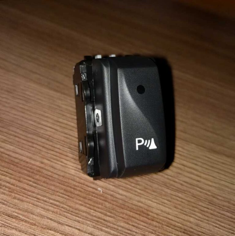 knopka-otklyucheniya-parktronika-reno.1