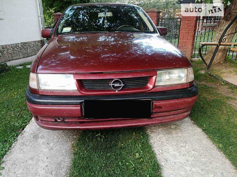 opel-sedan-starij