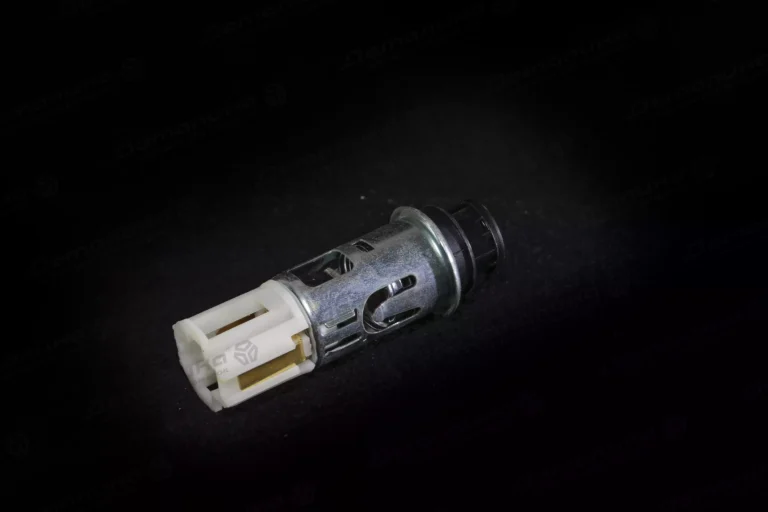 prikurivatel-passat-b3-ur01pq1w