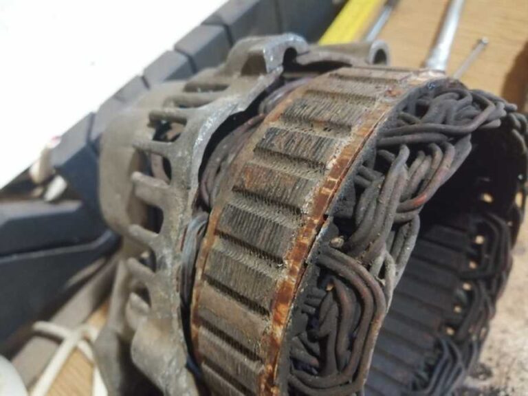 kak-pomit-generator-avtomobilya