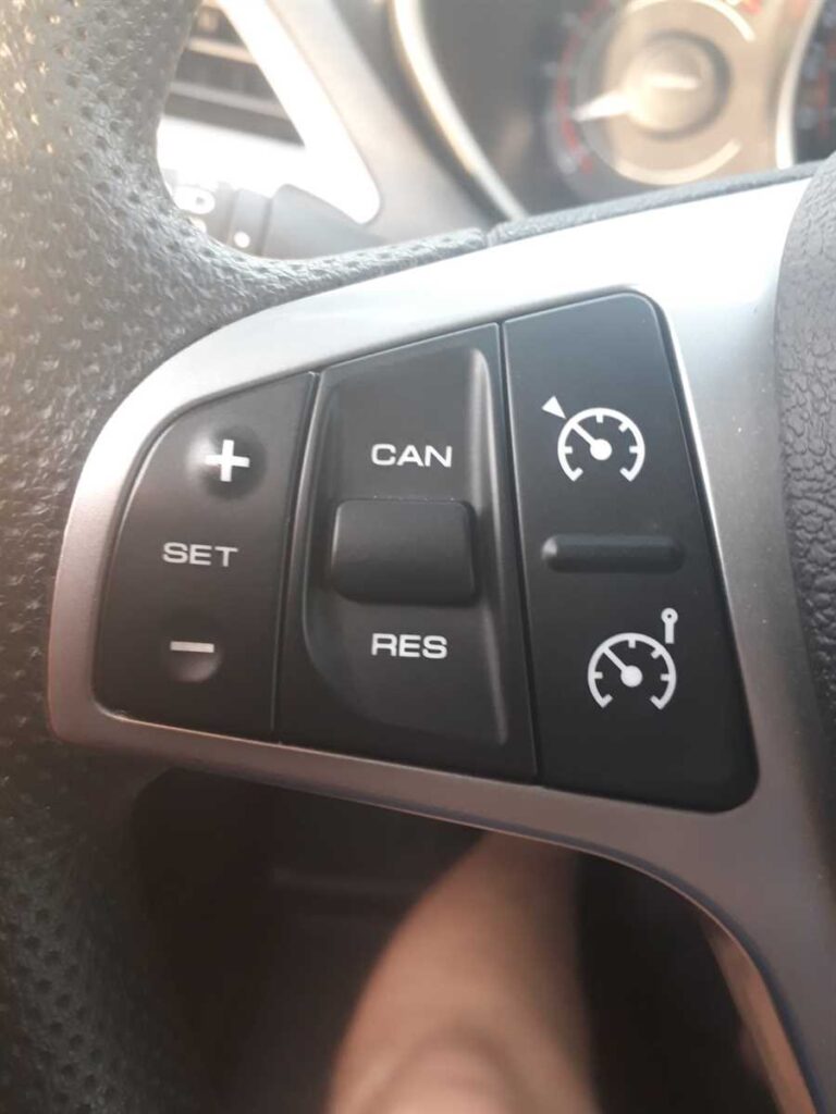 lada-vesta-ne-vklyuchaetsya-kruiz-kontrol-nr9d4vva