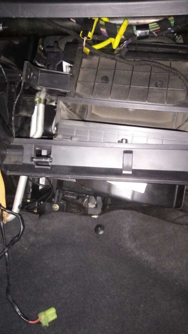 lifan-x60-zamena-radiatora-pechki