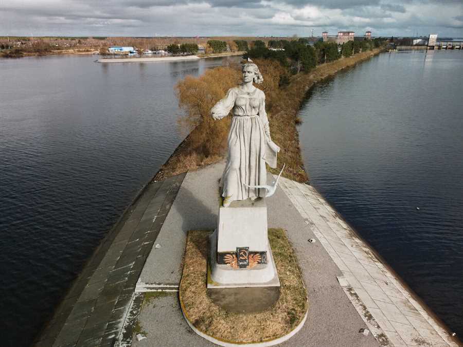 monument-volga-mat-v-ribinske