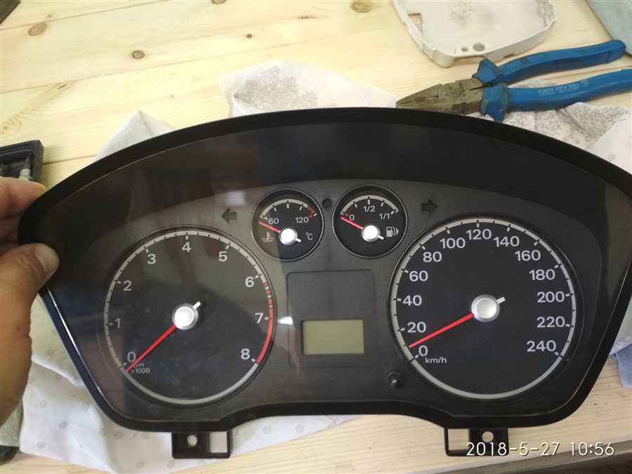 morgaet-priborka-ford-fokus-2-fwvf0718