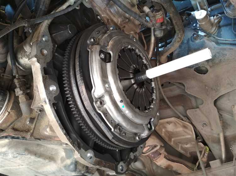 kak-postavit-sharovuyu-na-nissan-sanni