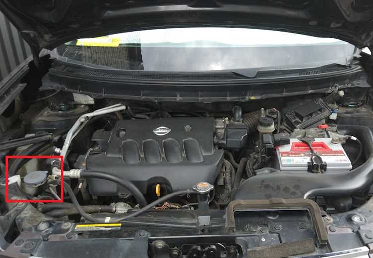 obem-bachka-omivatelya-nissan-nout-e11